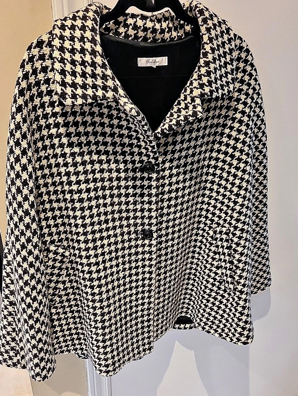 Tu Ellys Vintage Houndstooth Wool Cape Jacket in Black & Cream O/S